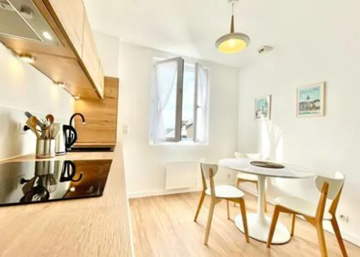 Art Deco I Center I High-speed Wi-fi I Bright * Saint-Nazaire (Loire-Atlantique)