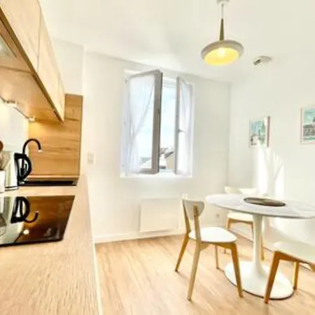 Art Deco I Center I High-speed Wi-fi I Bright * Saint-Nazaire (Loire-Atlantique)