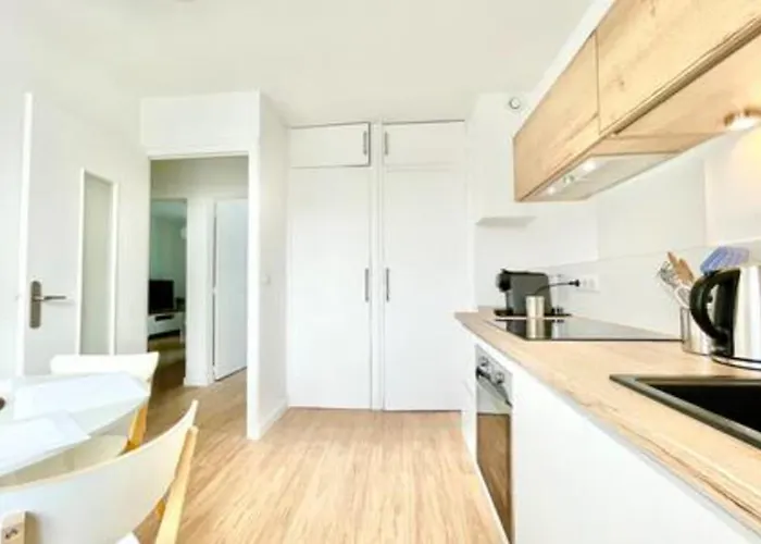 Art Deco I Center I High-speed Wi-fi I Bright Apartament